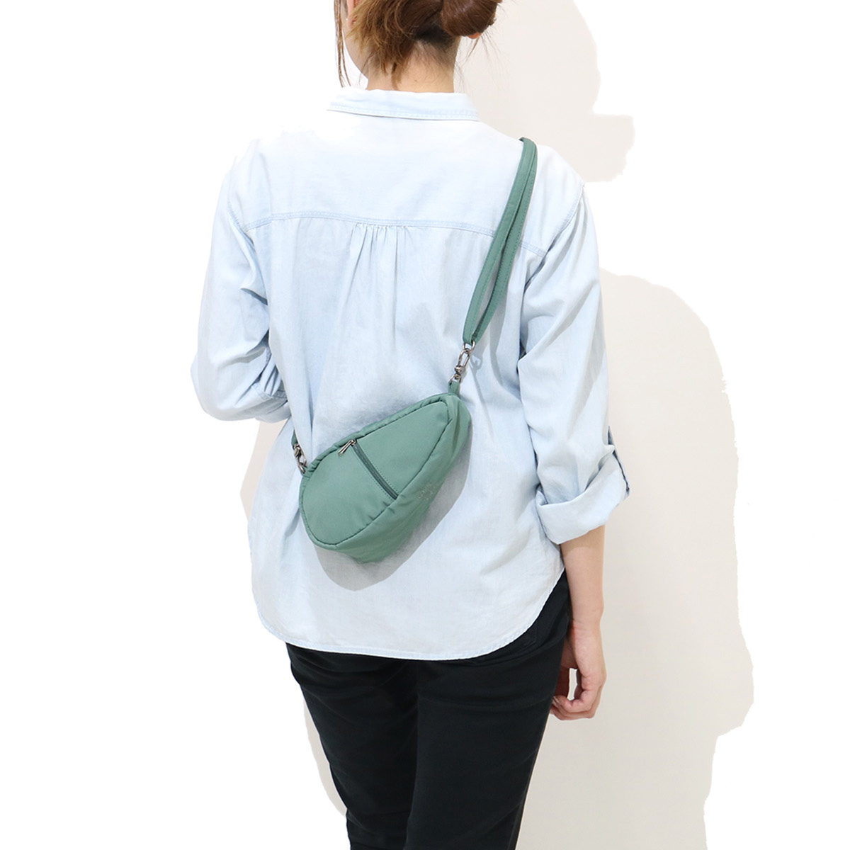 ヘルシーバックバッグ ボディバッグ HEALTHY BACK BAG ショルダーバッグ マイクロファイバーバッグレット Microfibre  Baglett ワンショルダー アメリバッグ 軽量 タテ型 旅行 レディース キッズ 斜めがけ 7100｜【正規販売店】カバン ・小物の専門店のギャレリアモール