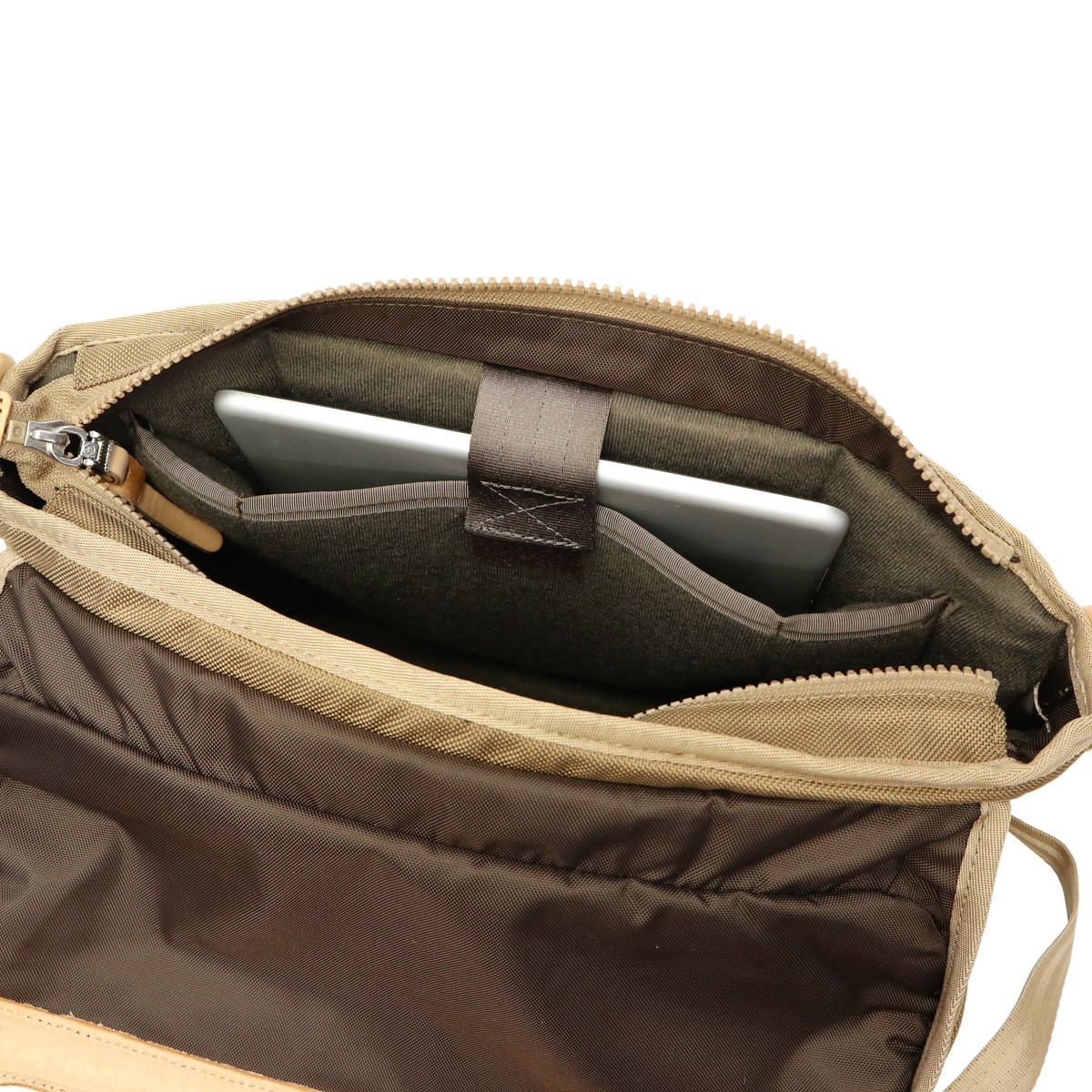 AS2OV アッソブ EXCLUSIVE BALLISTIC NYLON MESSENGER BAG 061327