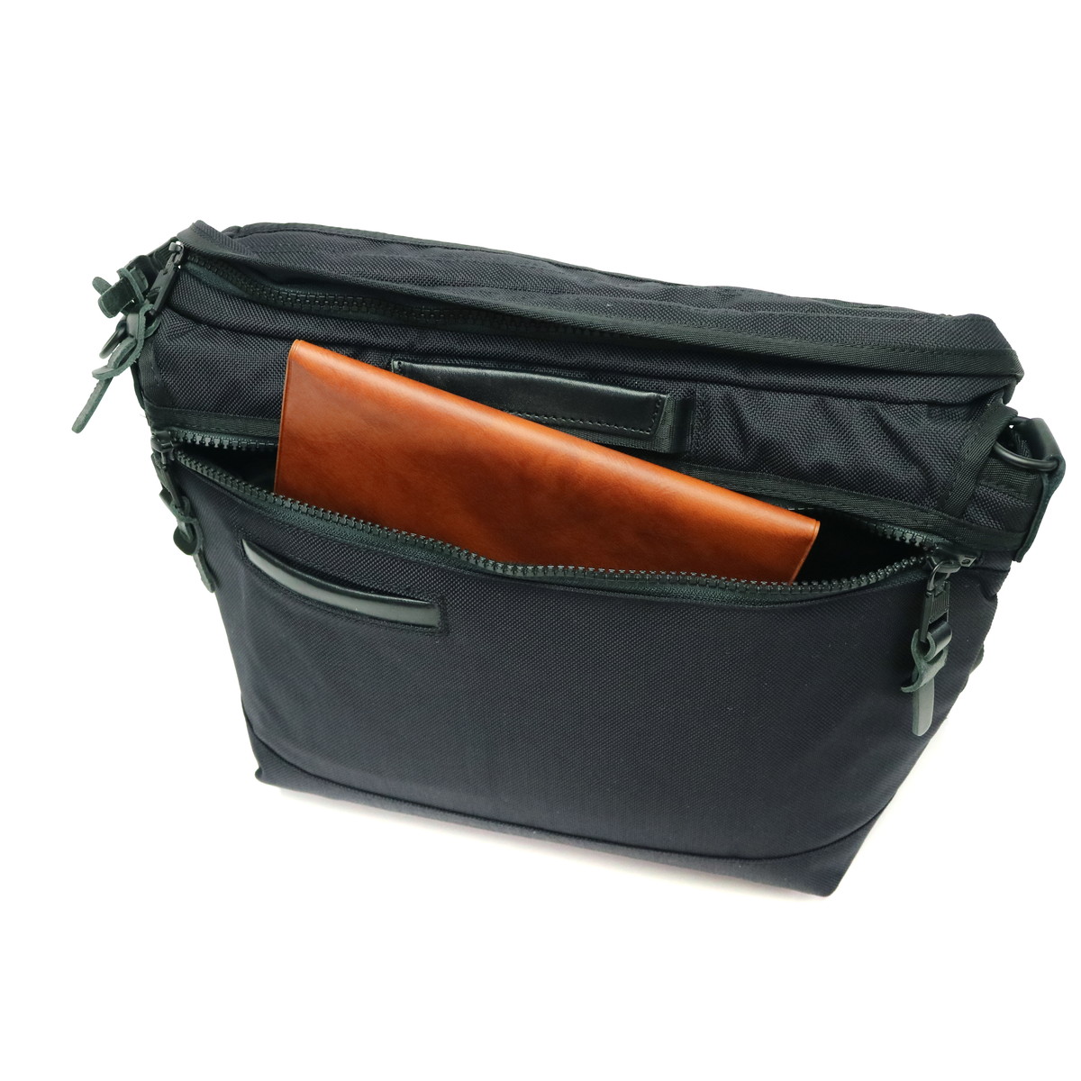 AS2OV アッソブ EXCLUSIVE BALLISTIC NYLON MESSENGER BAG 061327