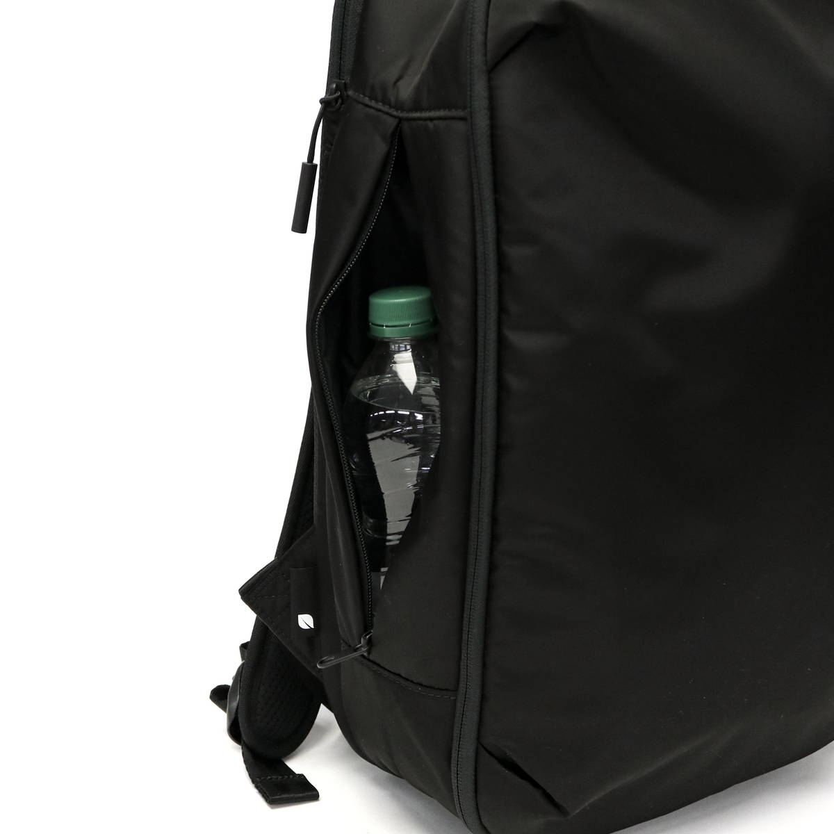 日本正規品】incase インケース VIA Backpack Lite with Flight Nylon