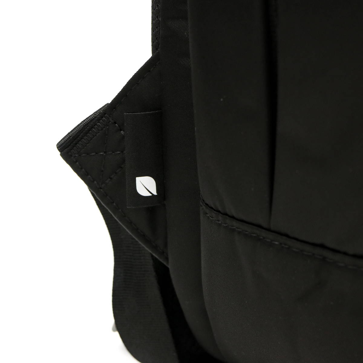 日本正規品】incase インケース VIA Backpack Lite with Flight Nylon