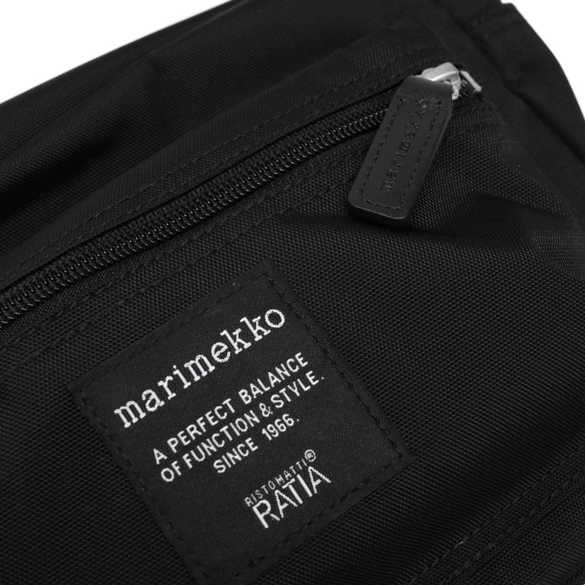 日本正規品】 marimekko マリメッコ Roadie My Things ショルダーバッグ  20L｜【正規販売店】カバン・小物の専門店のギャレリアモール