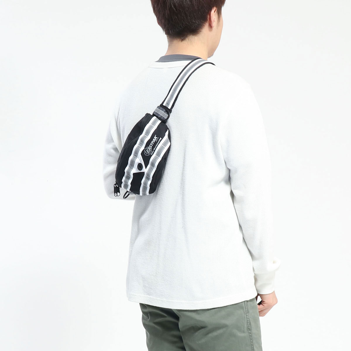 WHITE MOUNTAINEERING スウェット WM JACQUARD TAPE BIG POCKET CREW