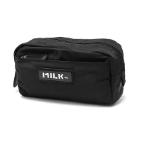 MILKFED. ~NtFh DAILY BAG uA.M.v LOGO PLATE POUCH |[` 103241054001